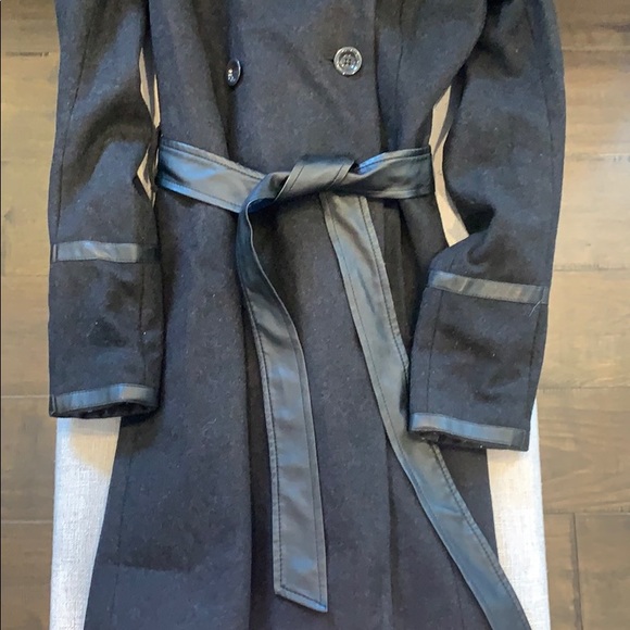 Wool coat with Oversized hood - Picture 2 of 4